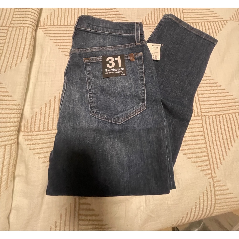 Joe’s Athletic Fit Relaxed Slim Leg opening